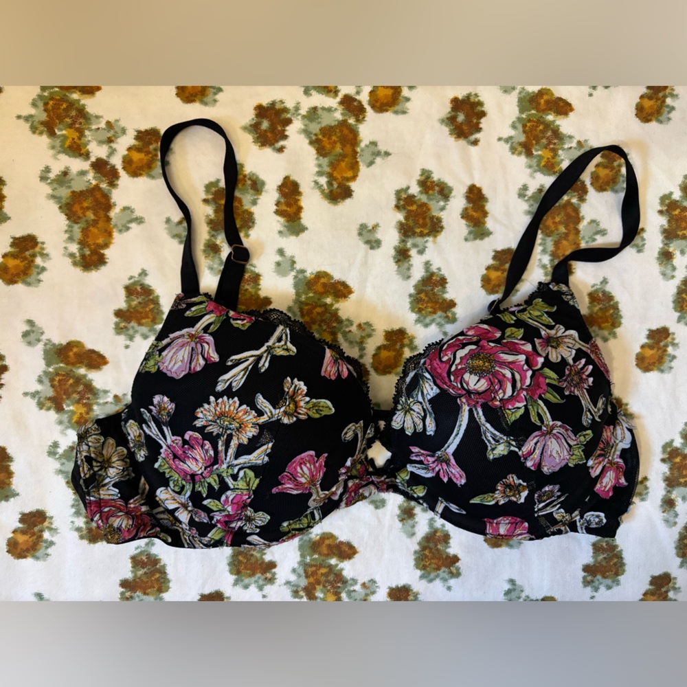 Victoria's Secret Dream Angels Textured Floral Print with Lace Push-Up Bra 34B‎